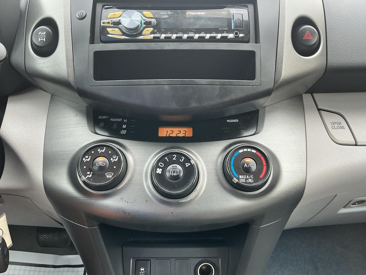 Toyota RAV4 Base I4 4WD 2010