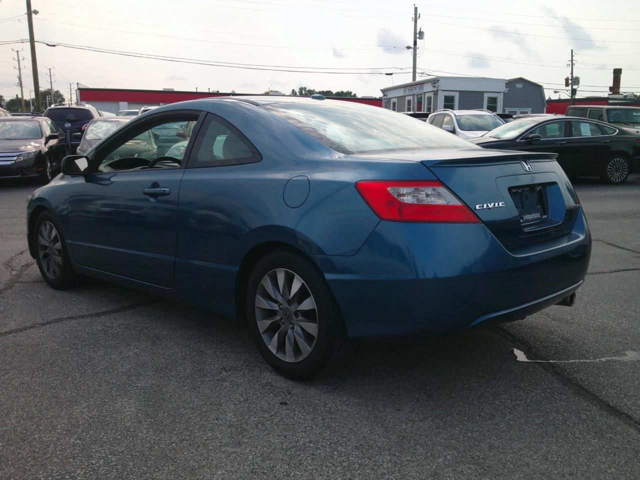 Honda Civic EX Coupe 5-Speed AT 2010