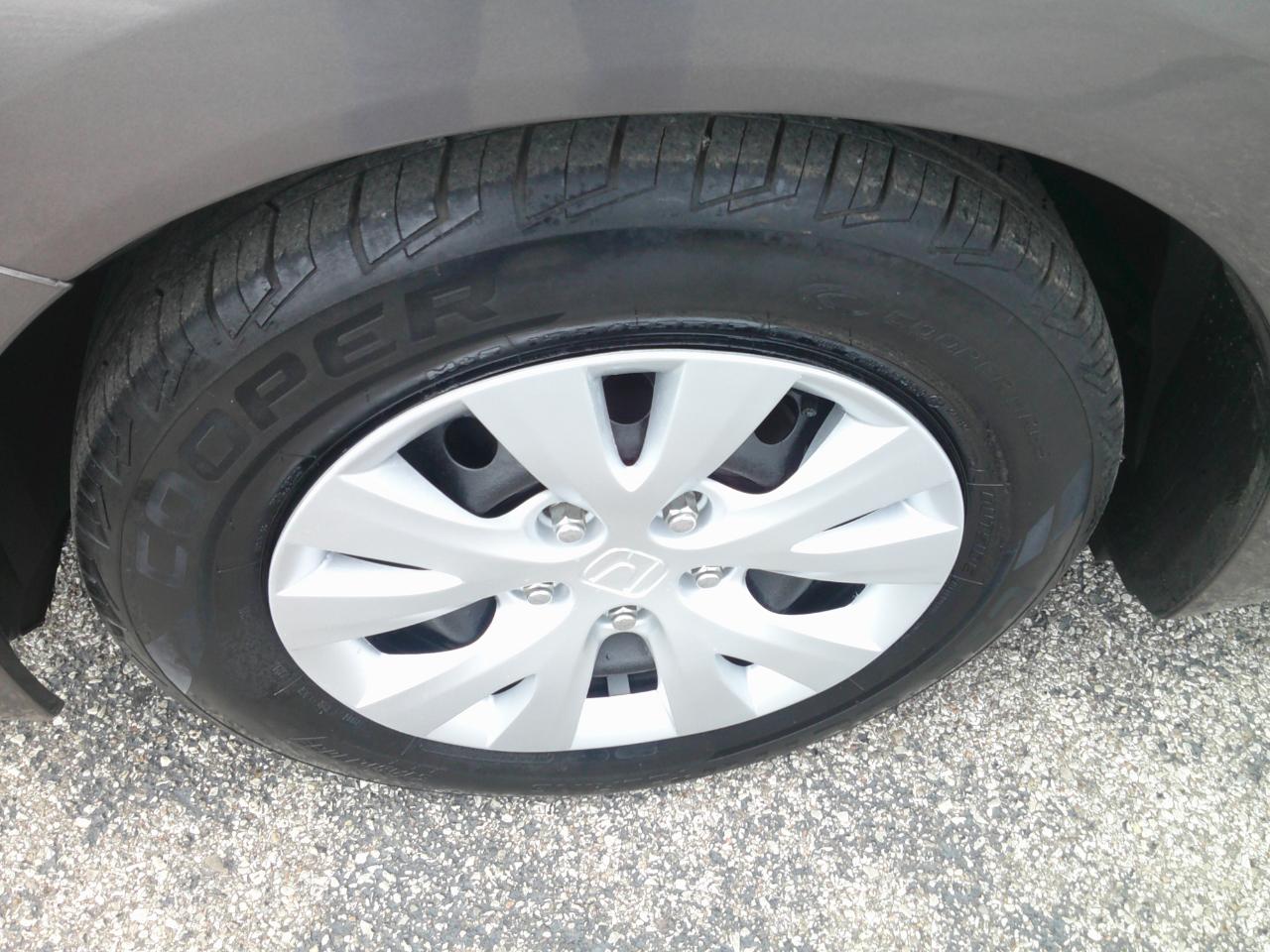 Honda Civic LX Sedan 5-Speed AT 2012
