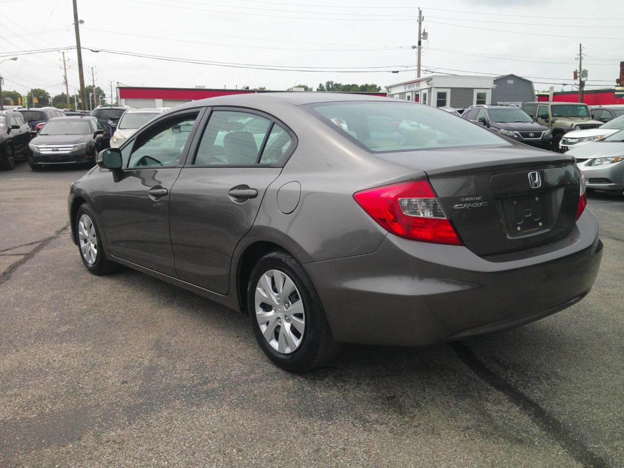 Honda Civic LX Sedan 5-Speed AT 2012