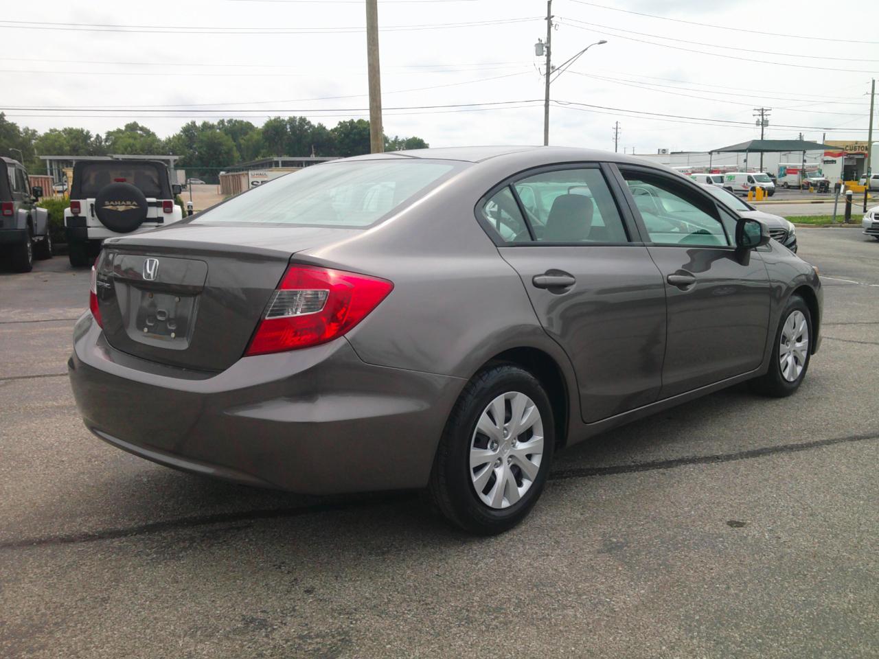Honda Civic LX Sedan 5-Speed AT 2012