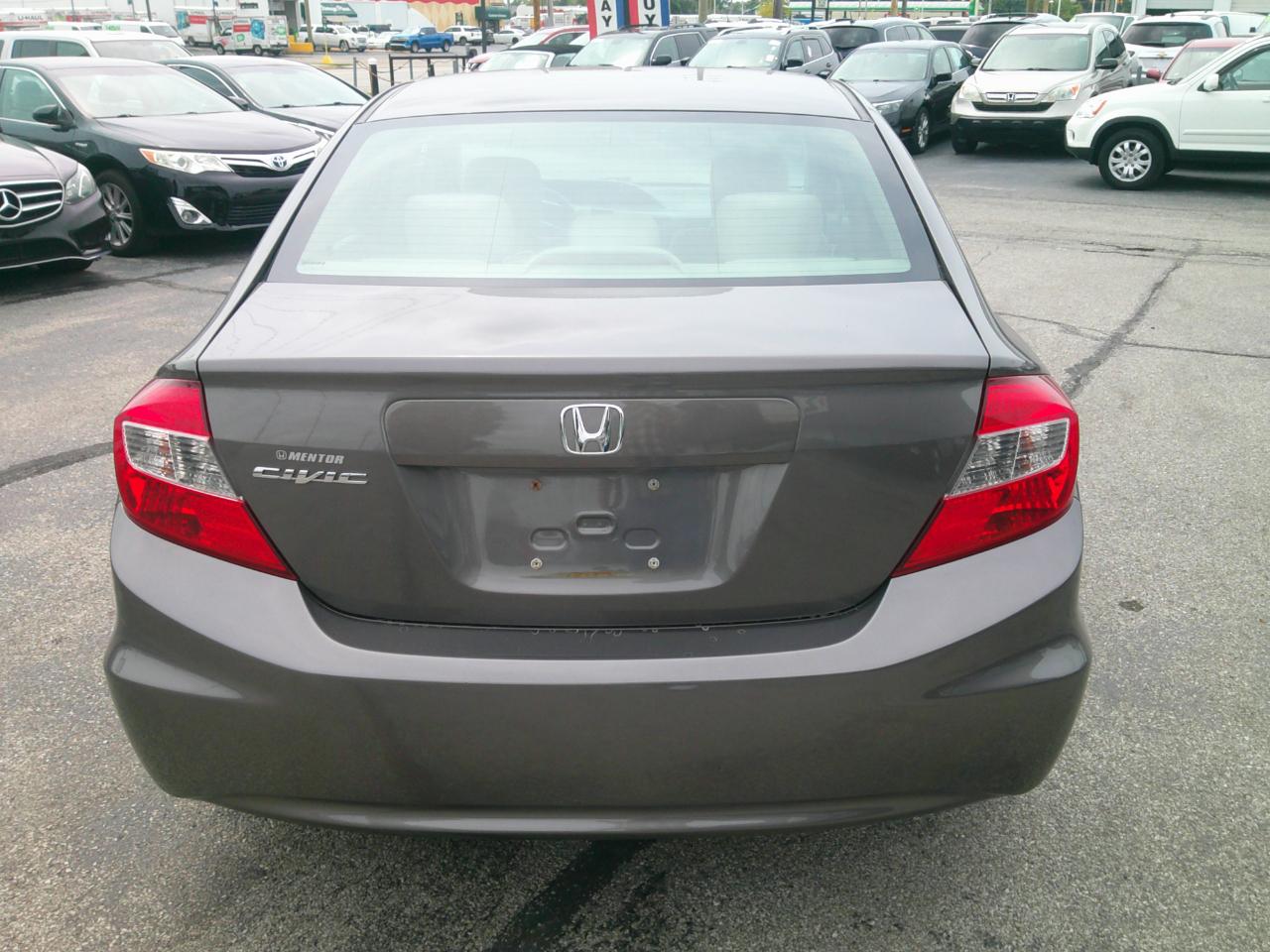 Honda Civic LX Sedan 5-Speed AT 2012