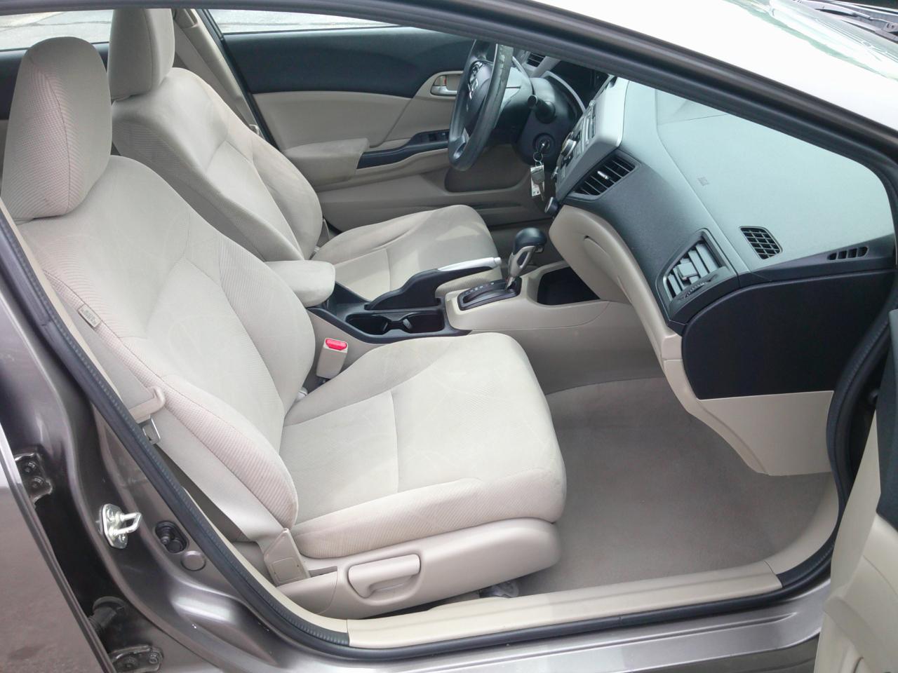 Honda Civic LX Sedan 5-Speed AT 2012