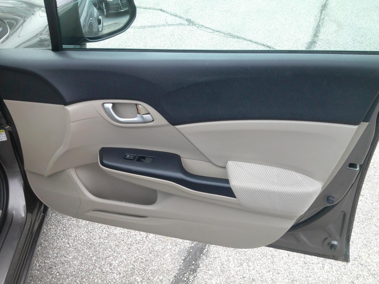 Honda Civic LX Sedan 5-Speed AT 2012