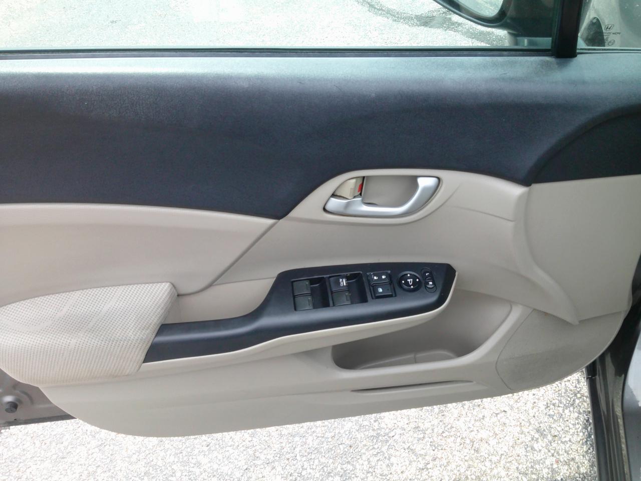 Honda Civic LX Sedan 5-Speed AT 2012