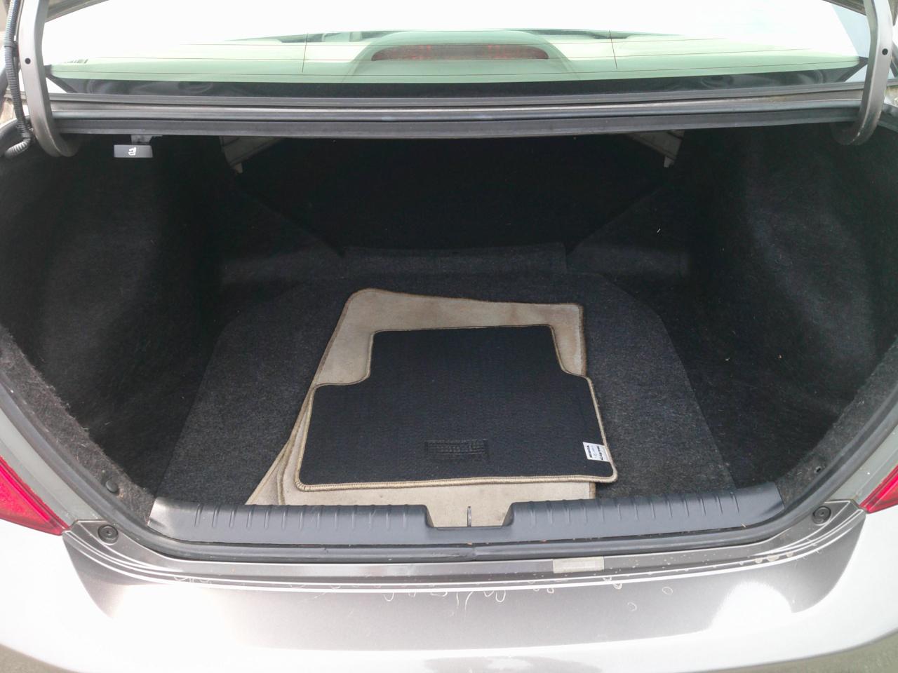 Honda Civic LX Sedan 5-Speed AT 2012