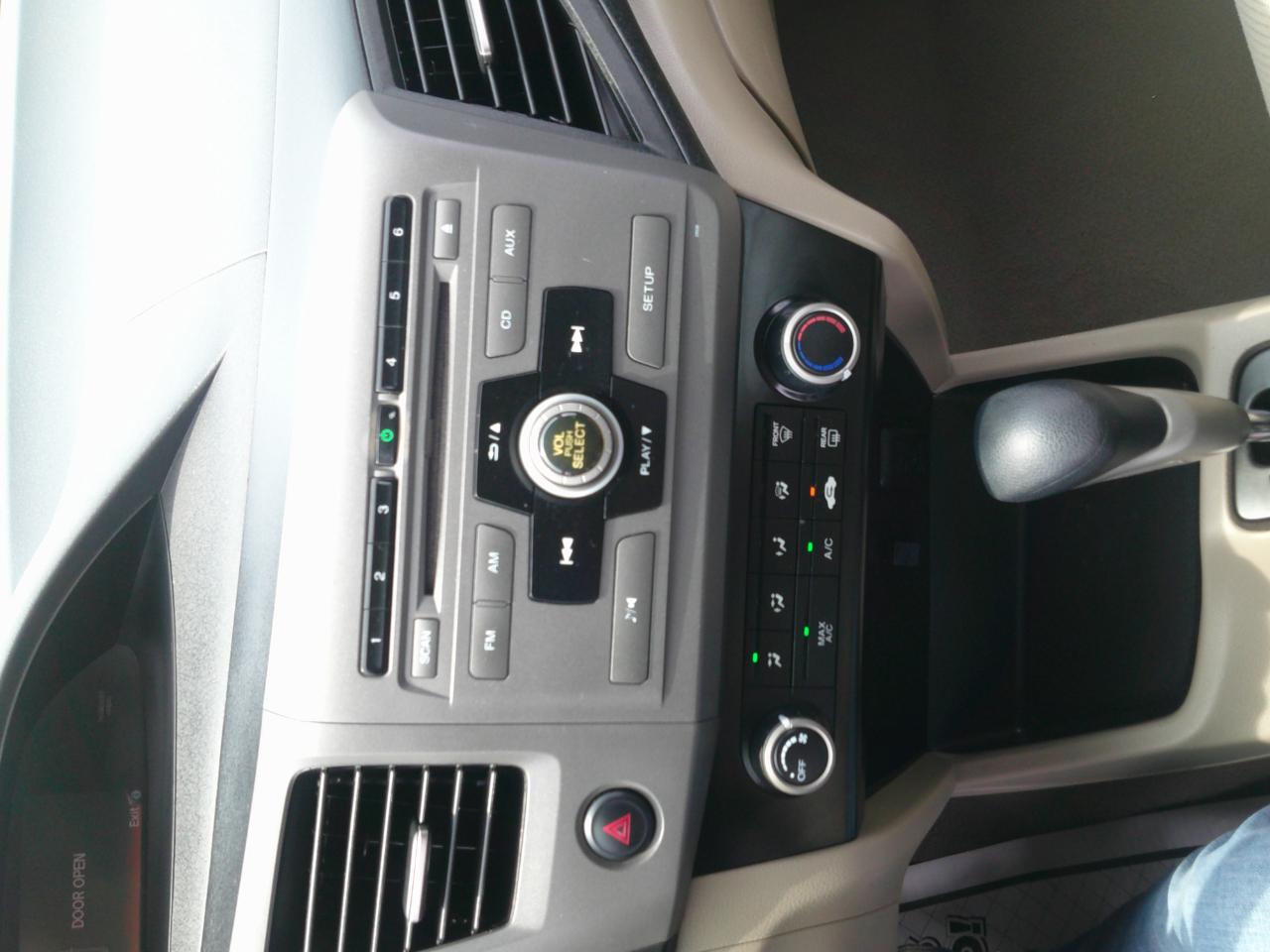 Honda Civic LX Sedan 5-Speed AT 2012