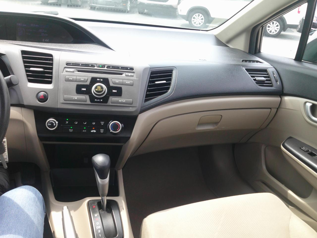 Honda Civic LX Sedan 5-Speed AT 2012