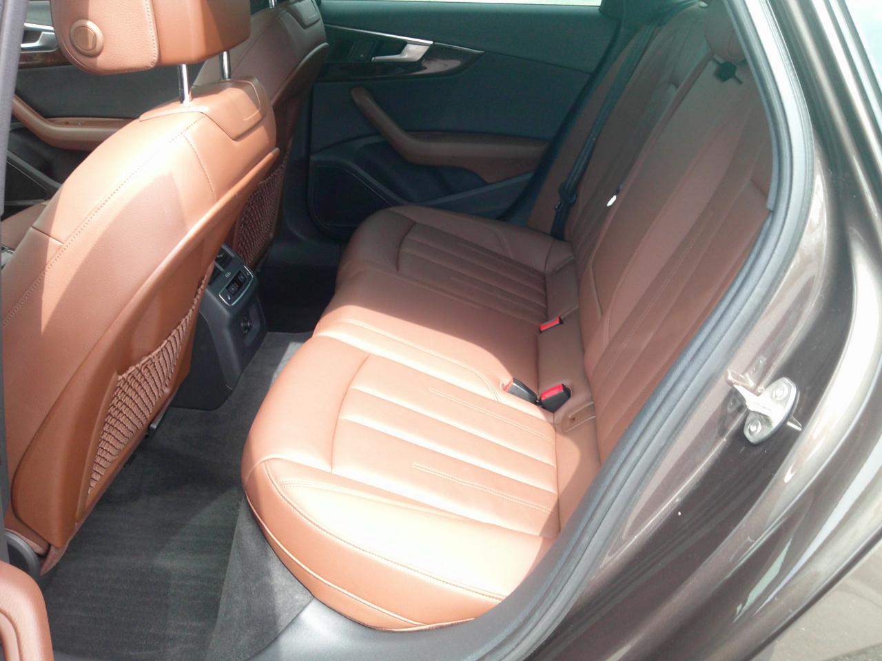 Audi A4 2.0T Premium Plus quattro Sedan 2017
