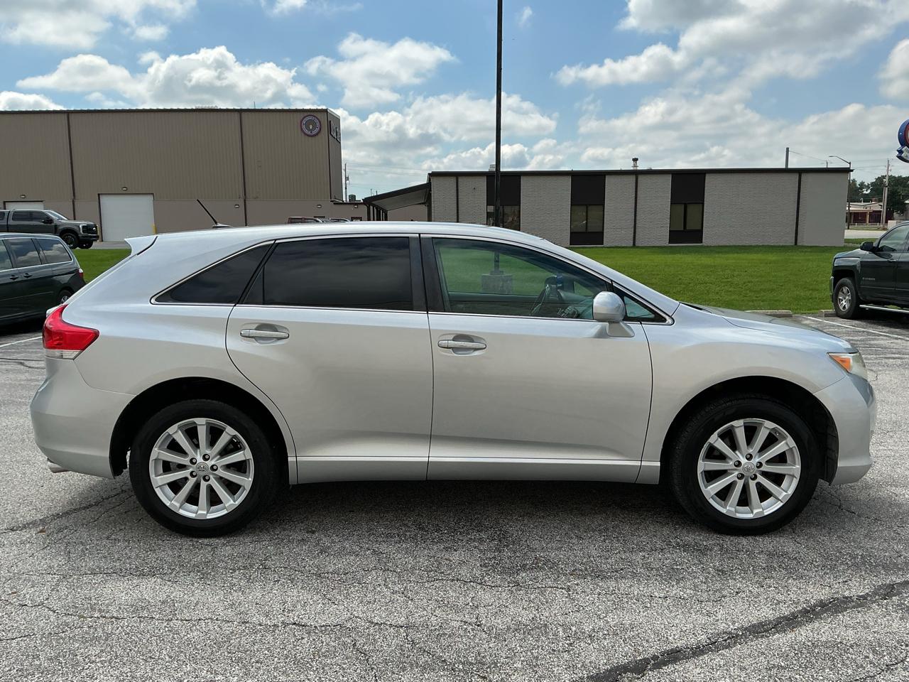 Toyota Venza LE I4 FWD 2012