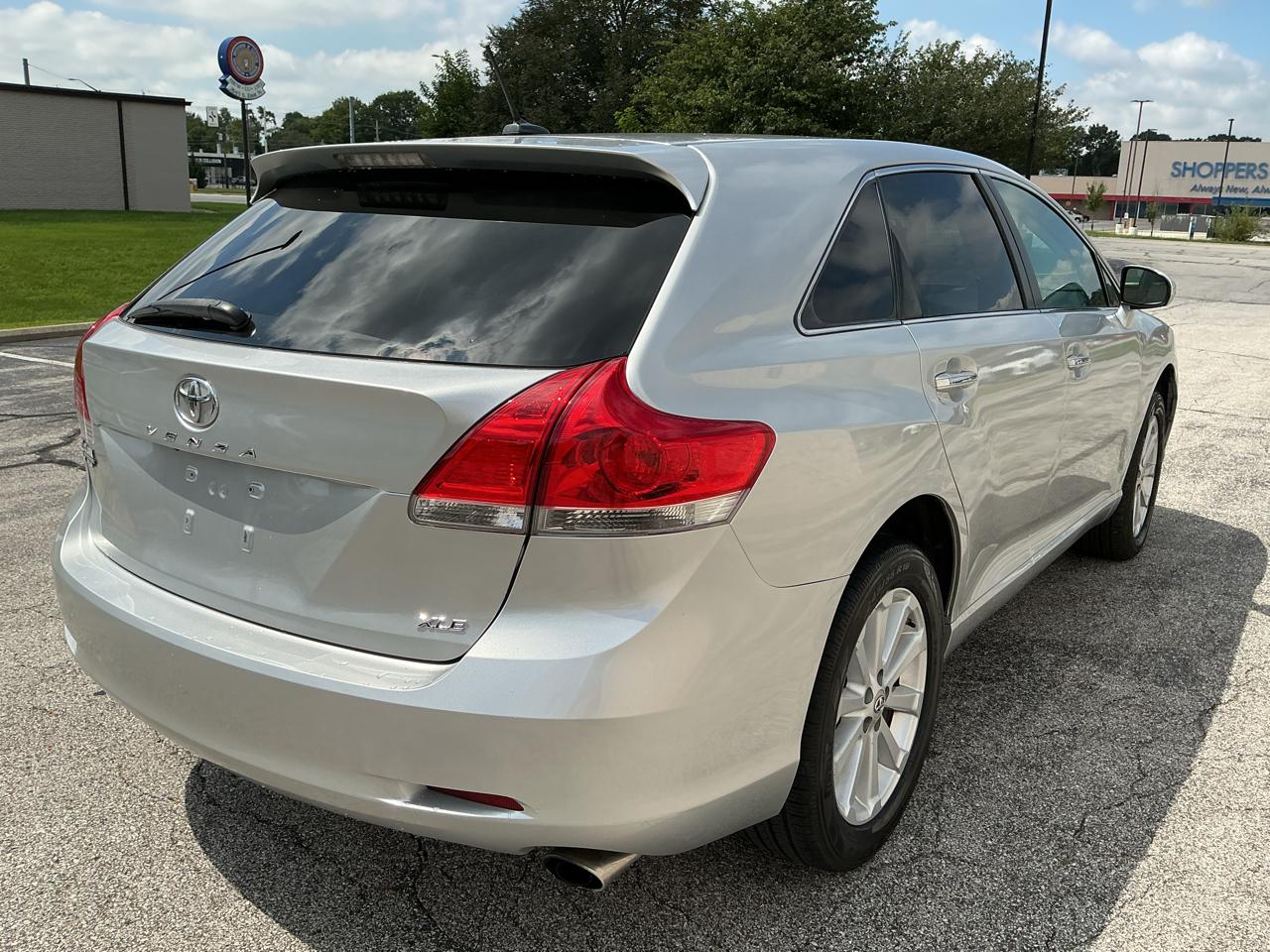 Toyota Venza LE I4 FWD 2012
