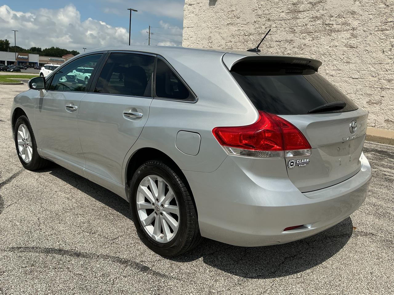 Toyota Venza LE I4 FWD 2012