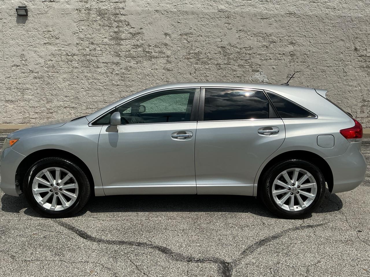 Toyota Venza LE I4 FWD 2012