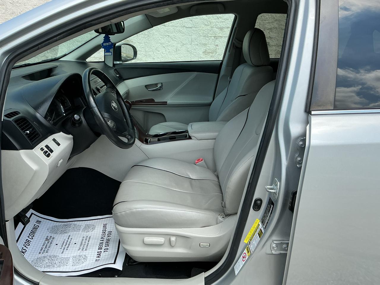 Toyota Venza LE I4 FWD 2012