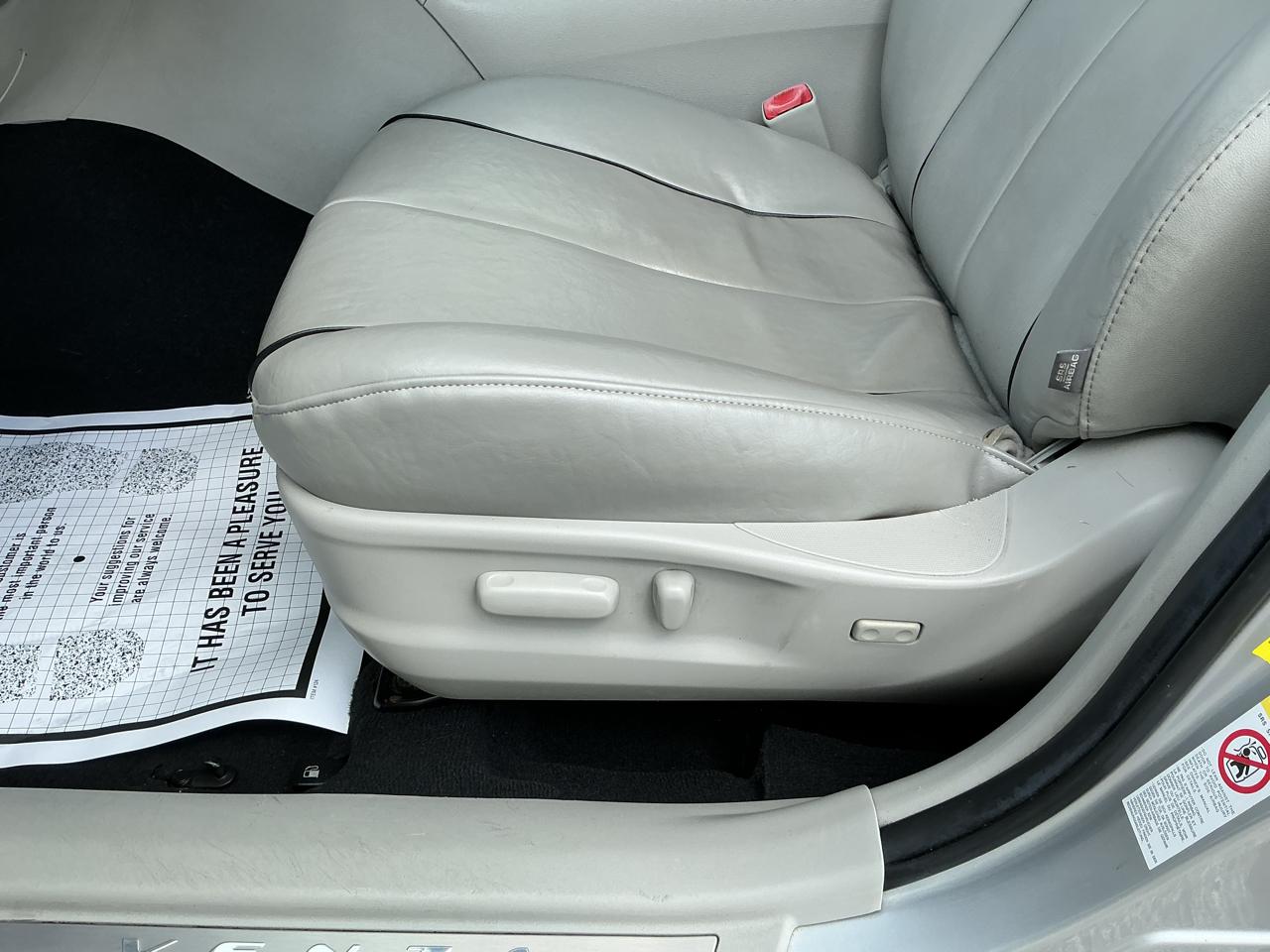 Toyota Venza LE I4 FWD 2012