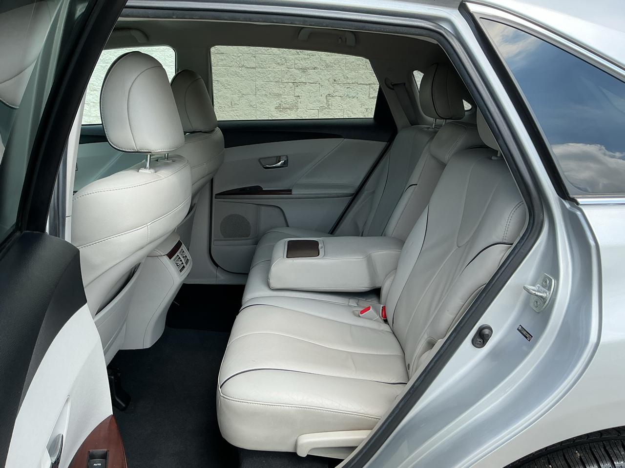 Toyota Venza LE I4 FWD 2012