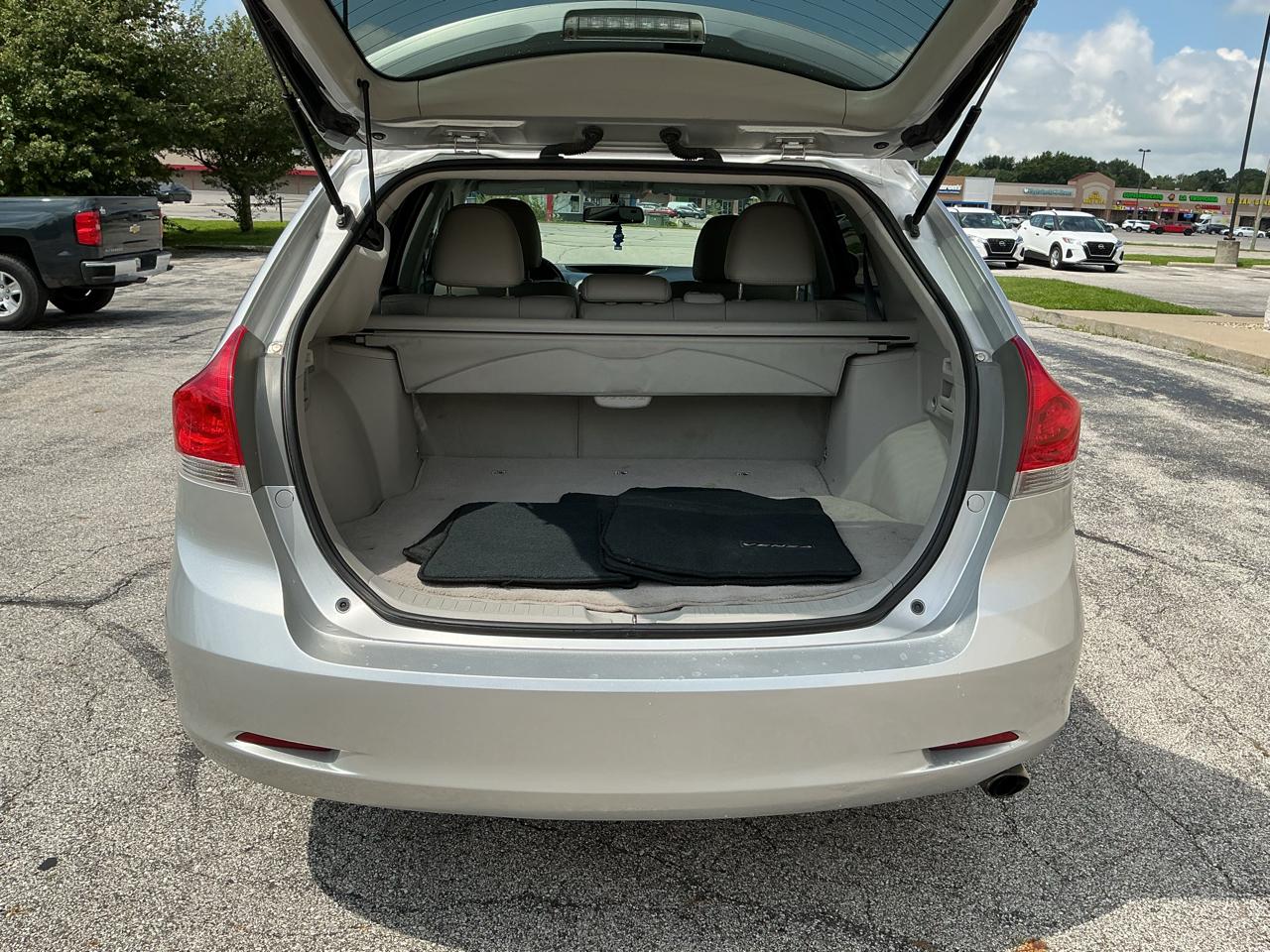 Toyota Venza LE I4 FWD 2012
