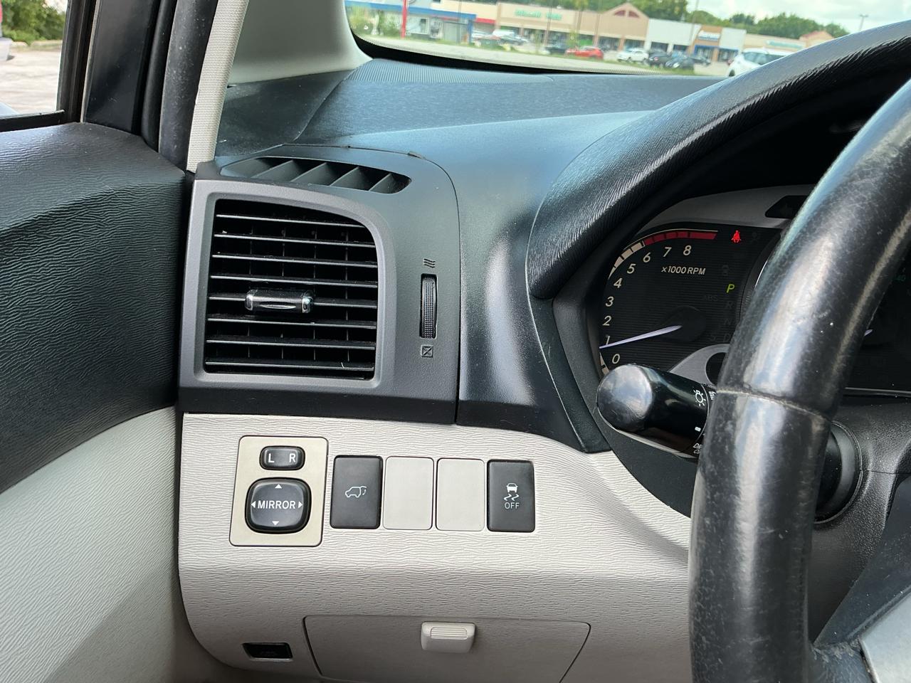 Toyota Venza LE I4 FWD 2012
