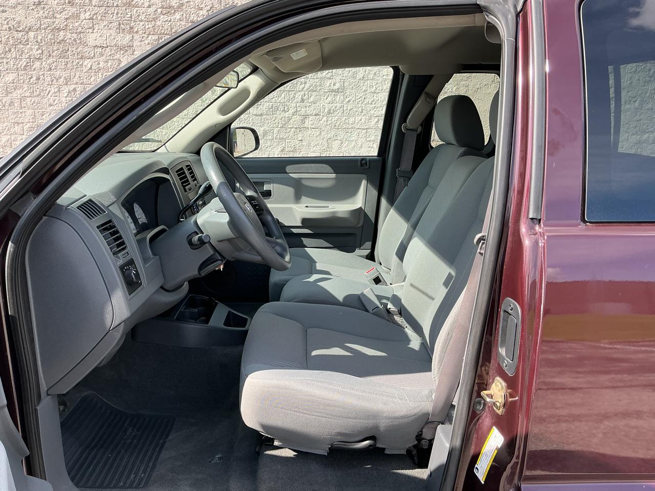 Dodge Dakota ST Club Cab 4WD 2005