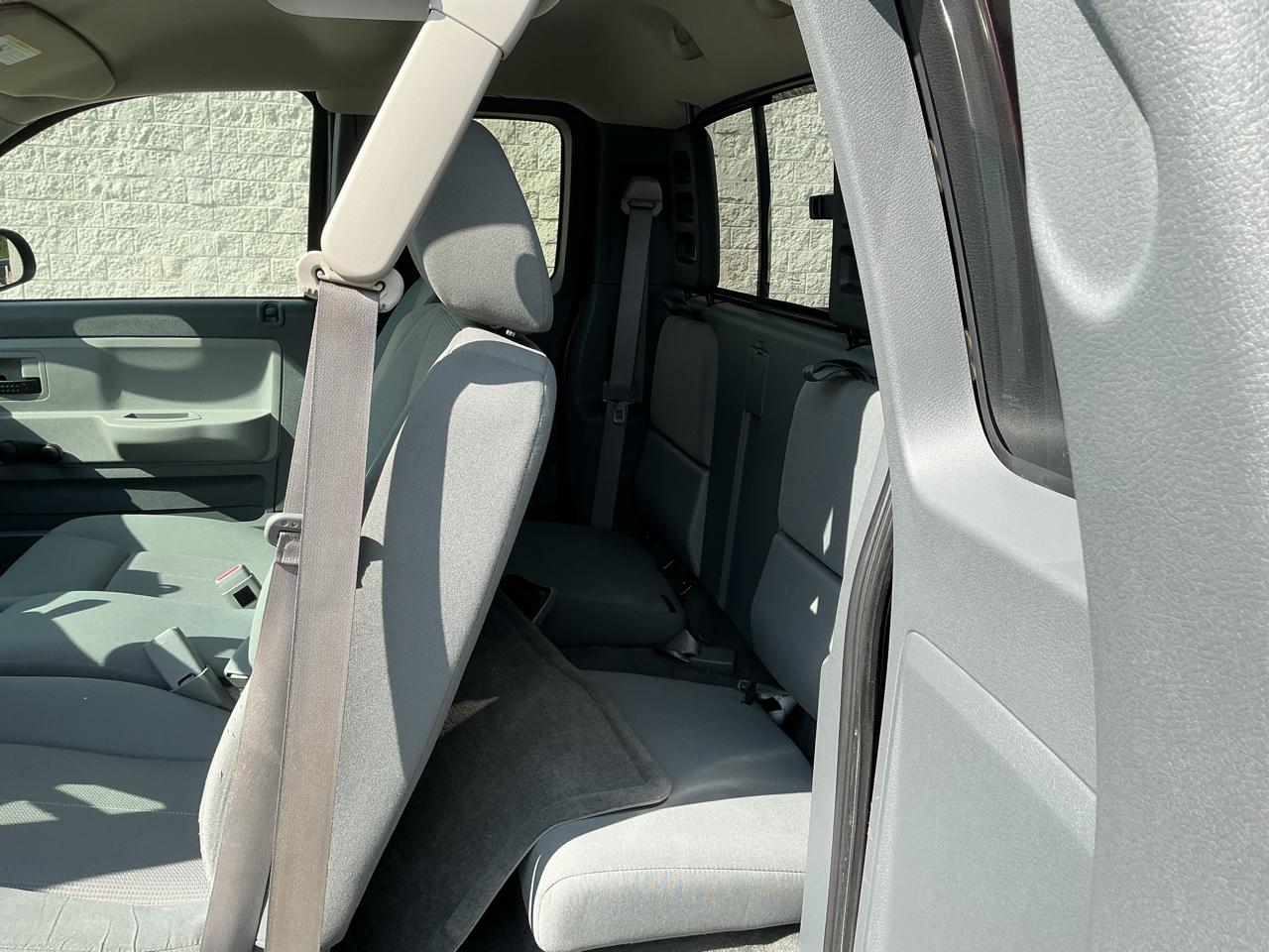 Dodge Dakota ST Club Cab 4WD 2005