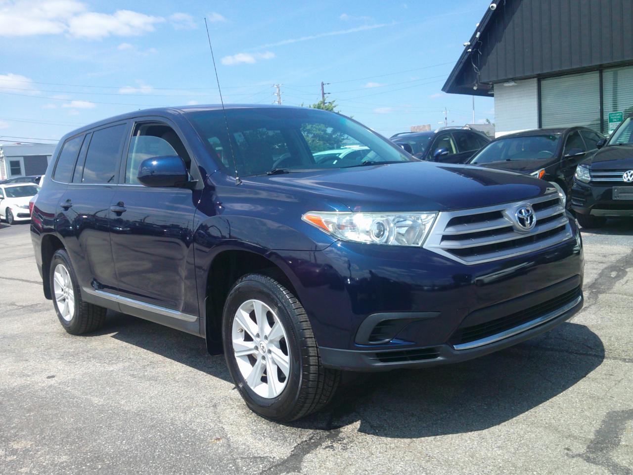 Toyota Highlander Base 4WD 2012