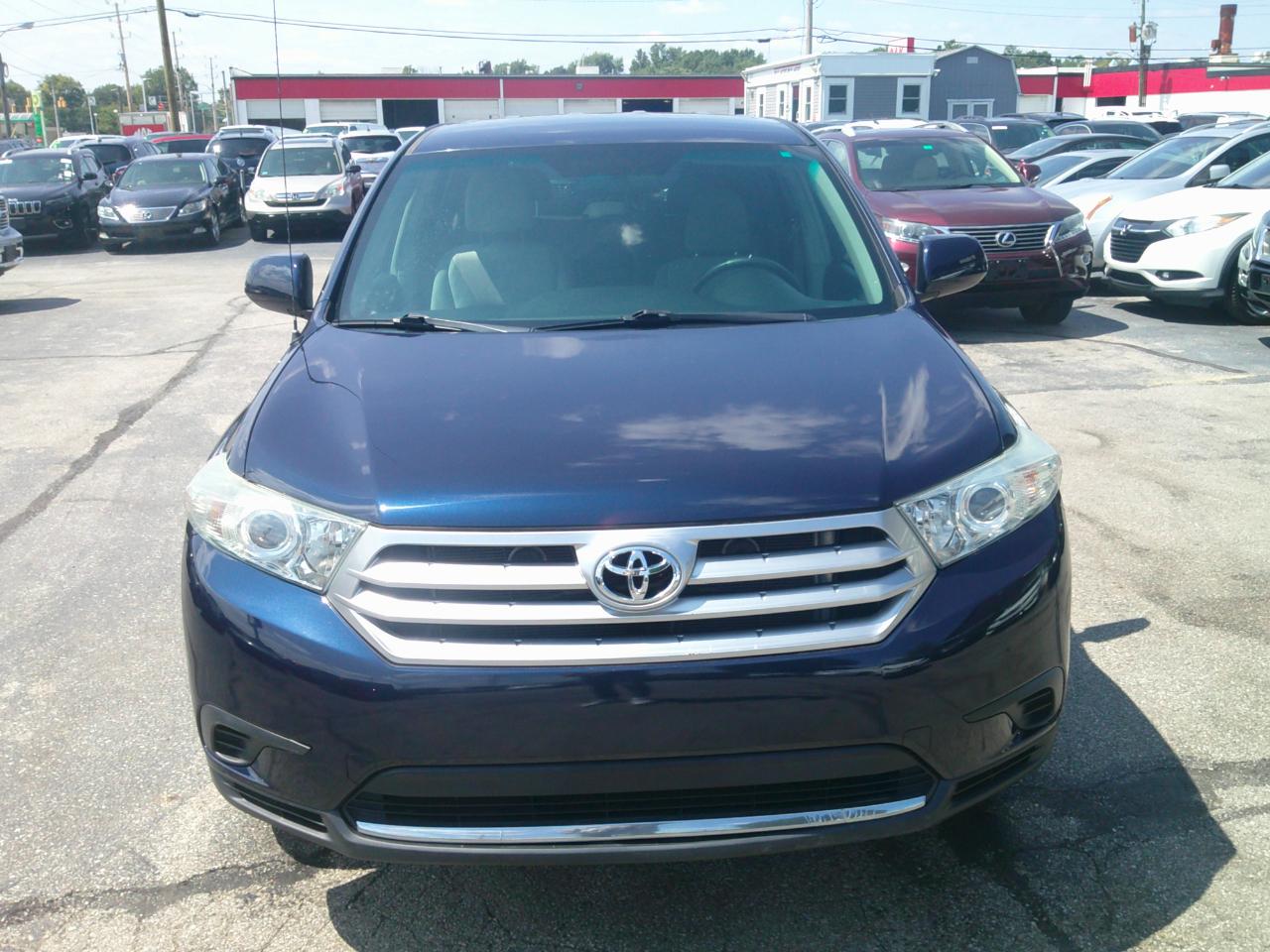 Toyota Highlander Base 4WD 2012