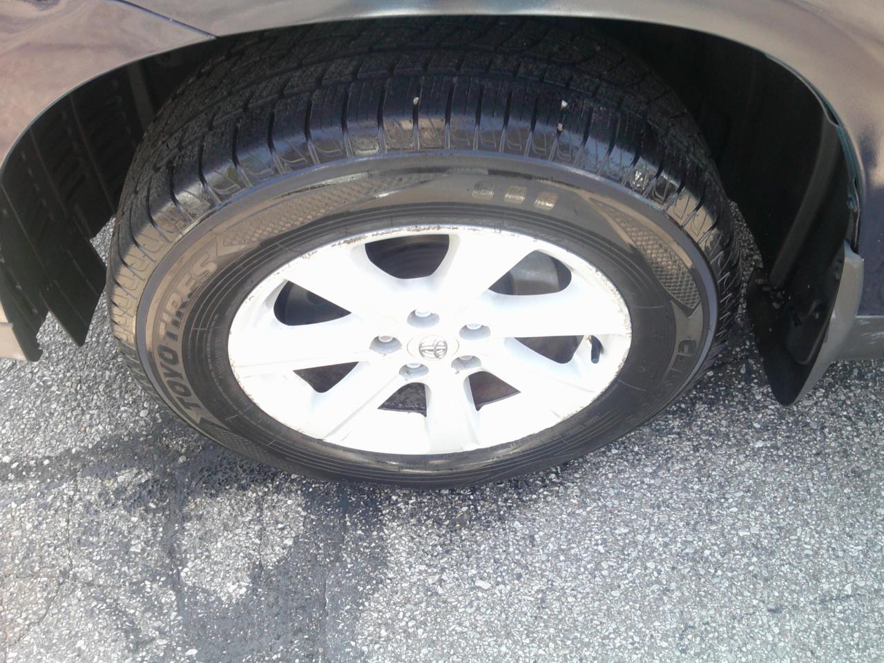 Toyota Highlander Base 4WD 2012
