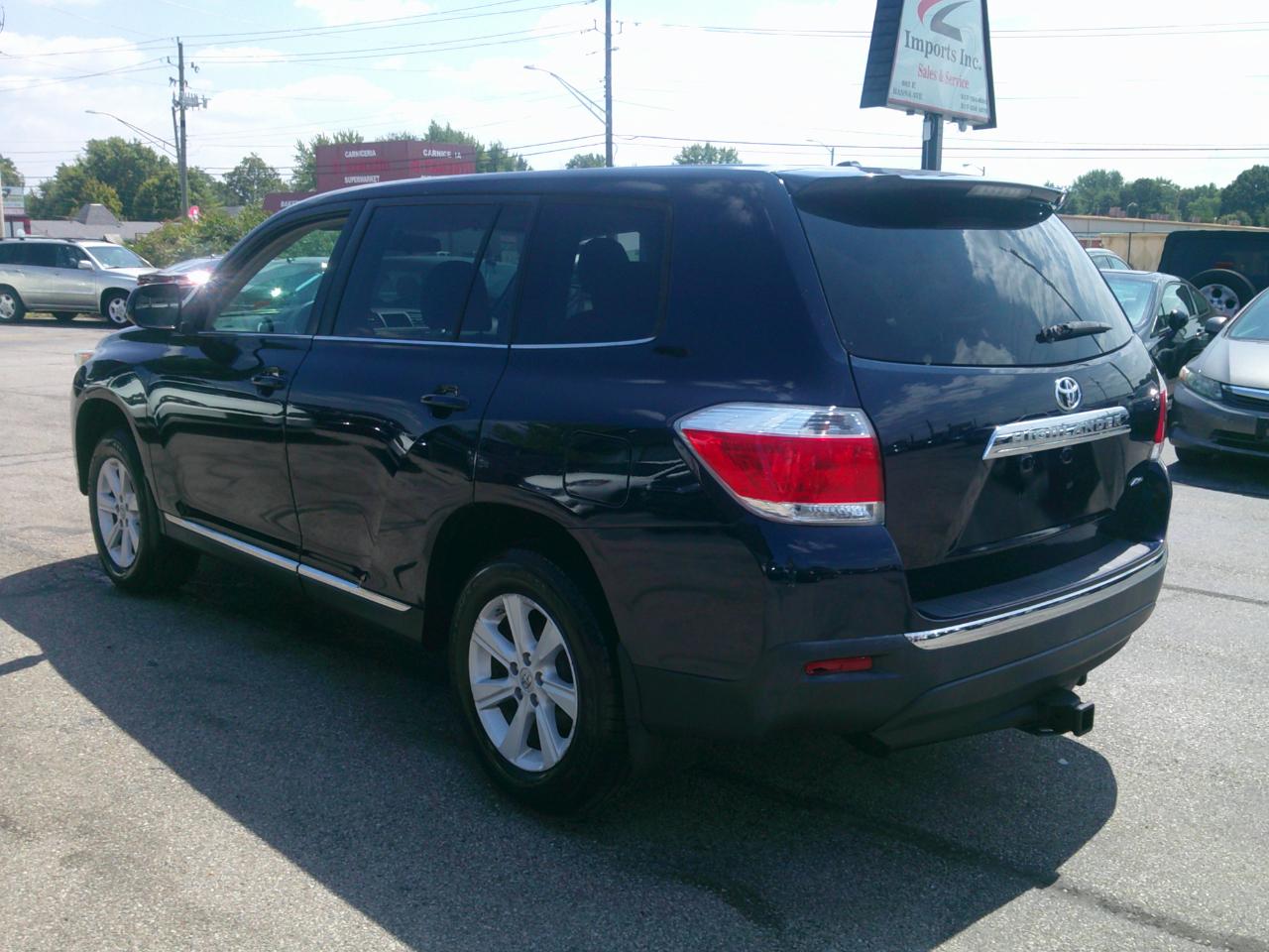 Toyota Highlander Base 4WD 2012