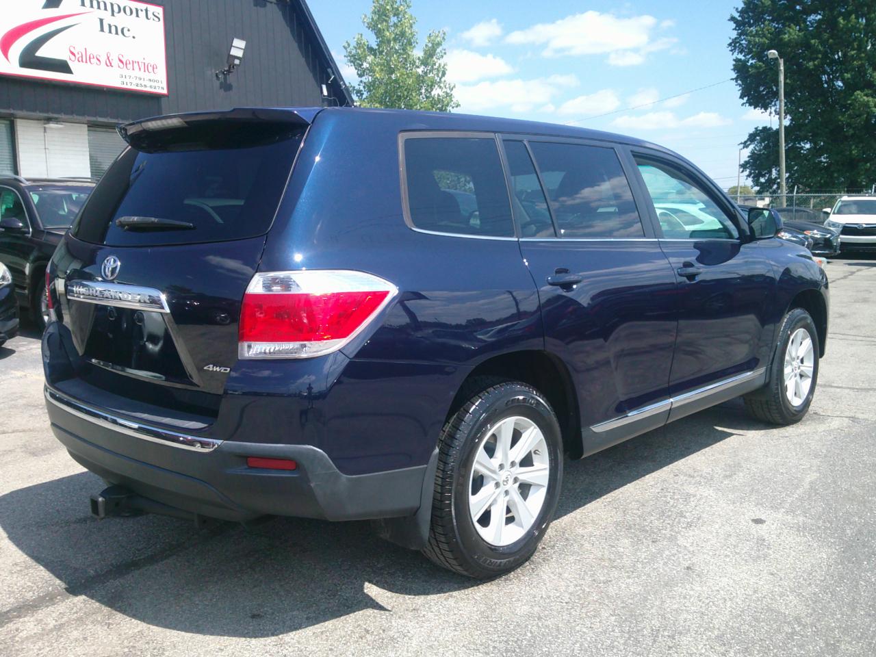 Toyota Highlander Base 4WD 2012