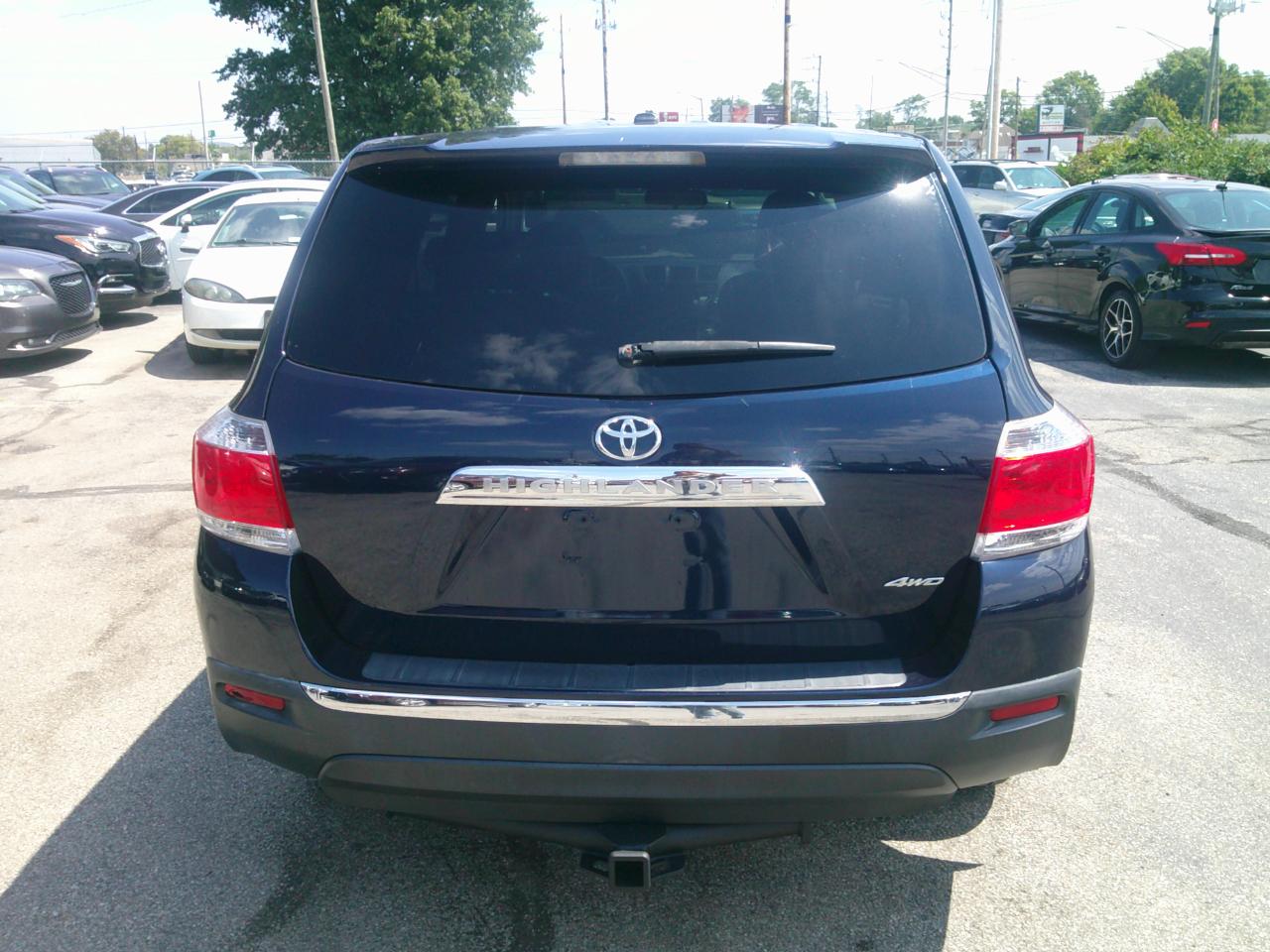 Toyota Highlander Base 4WD 2012