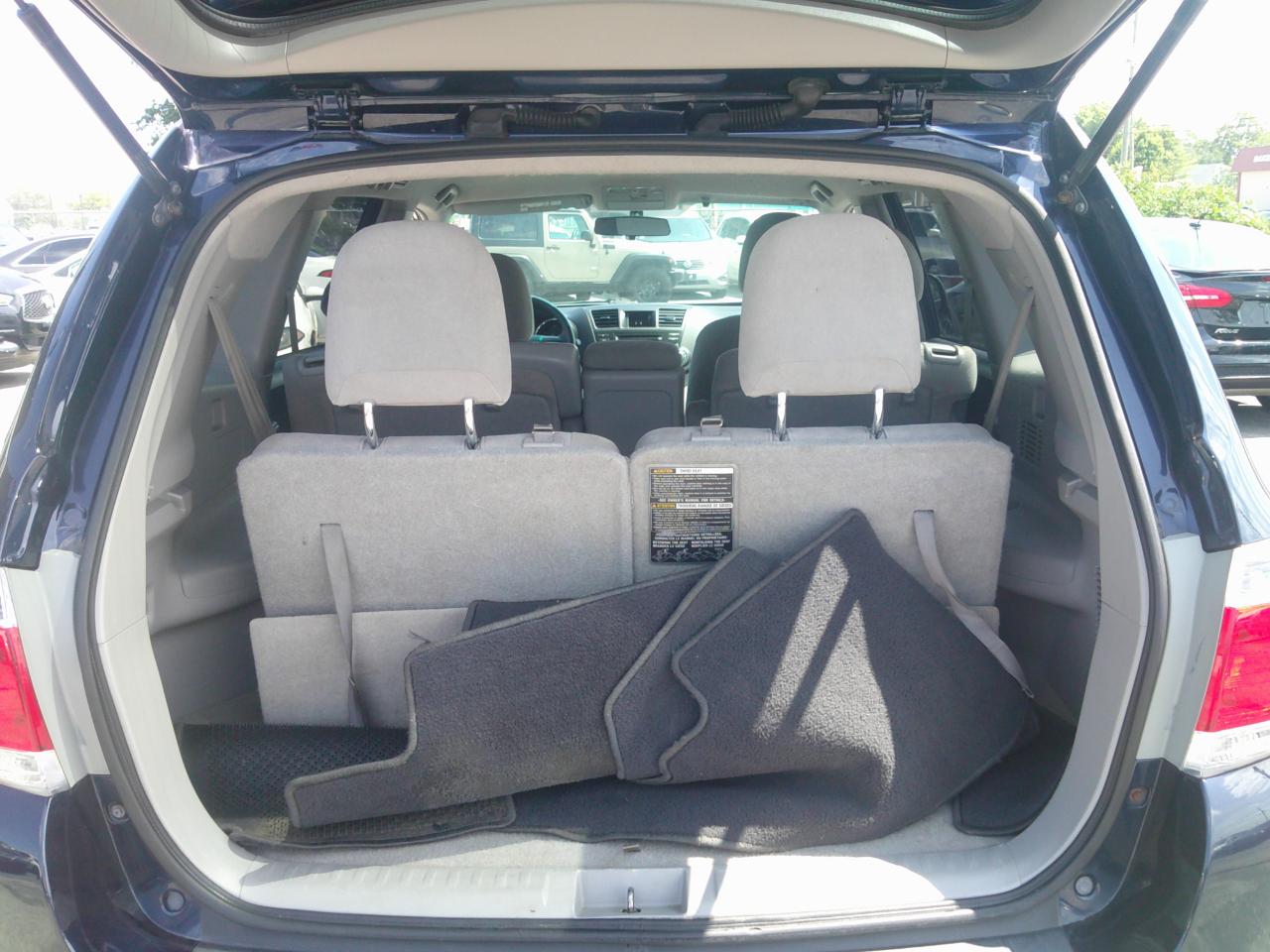 Toyota Highlander Base 4WD 2012