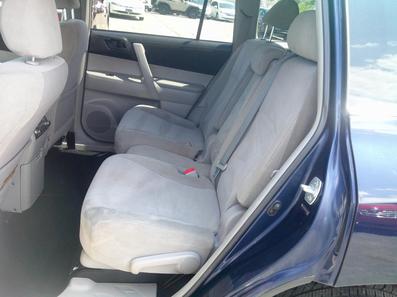 Toyota Highlander Base 4WD 2012