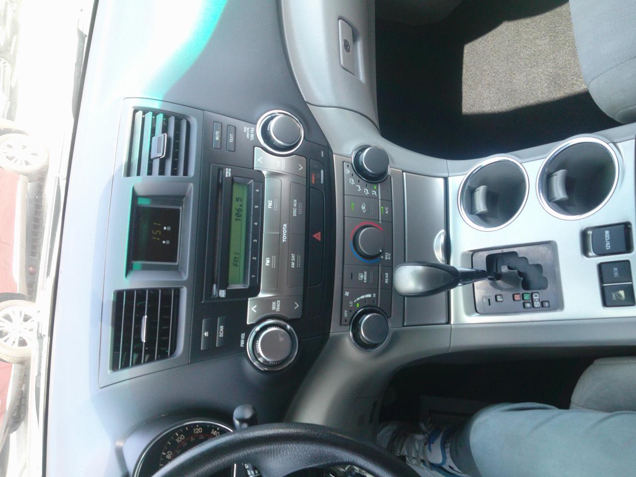 Toyota Highlander Base 4WD 2012