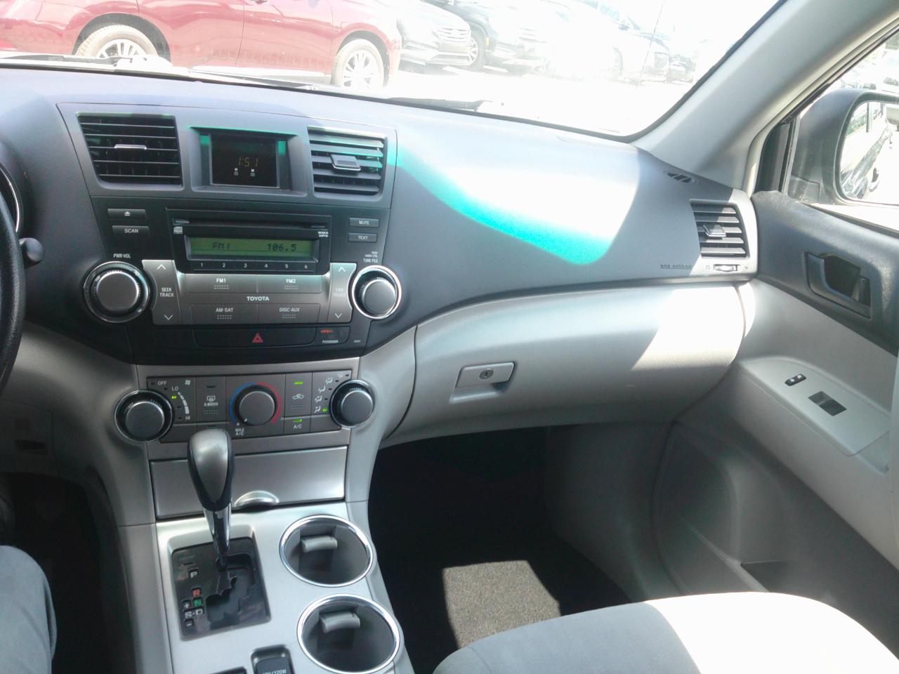 Toyota Highlander Base 4WD 2012