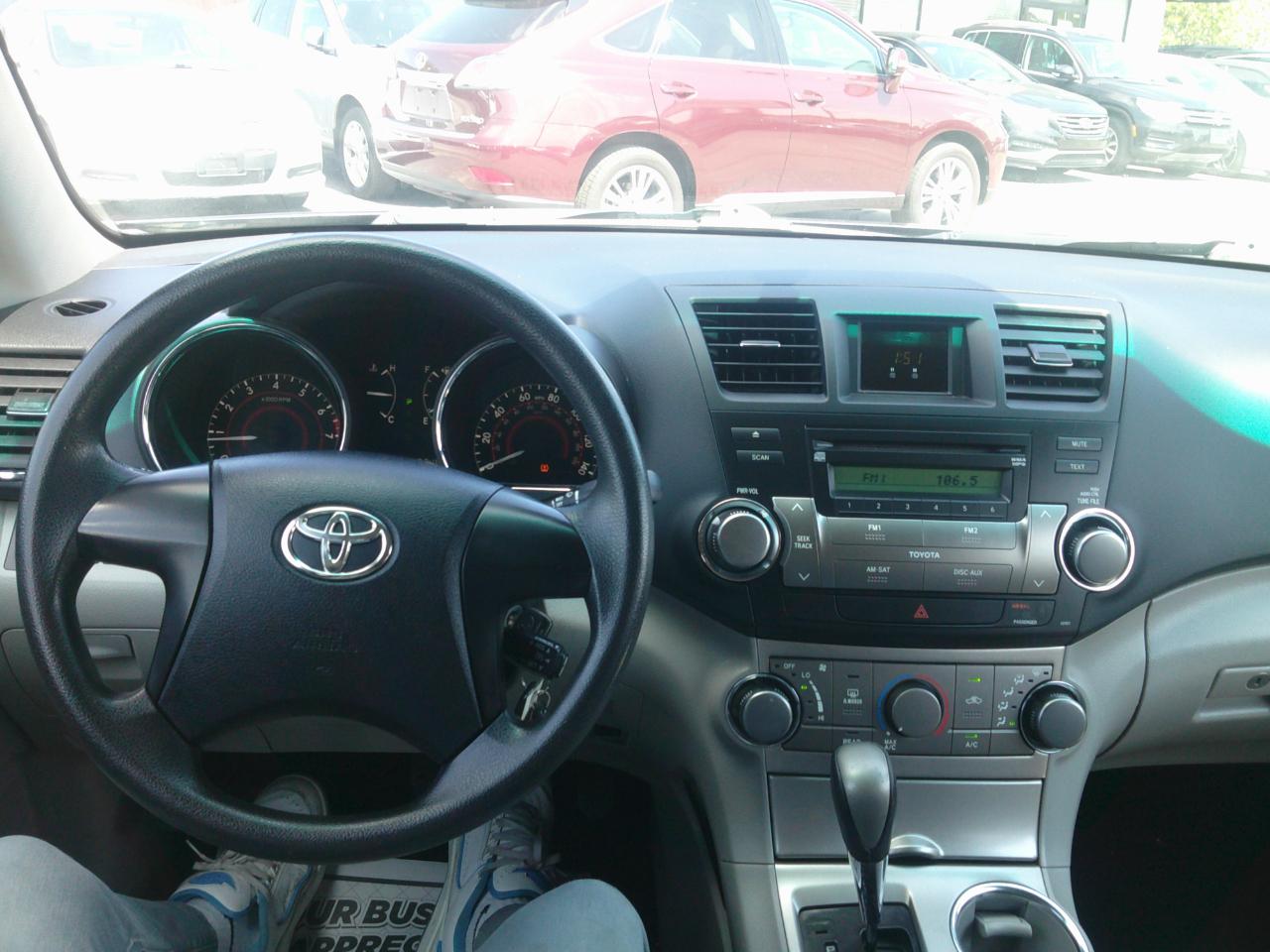 Toyota Highlander Base 4WD 2012