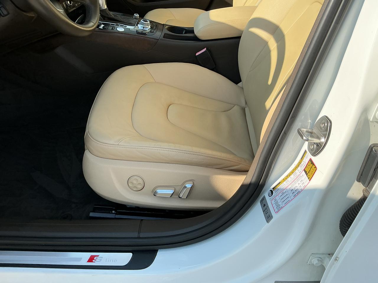Audi A4 2.0T Sedan quattro Tiptronic 2014