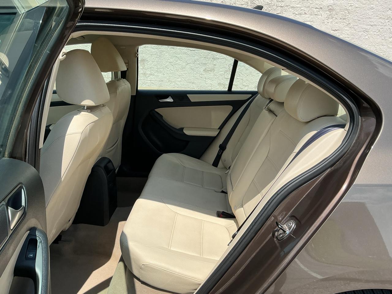 Volkswagen Jetta SE 2012