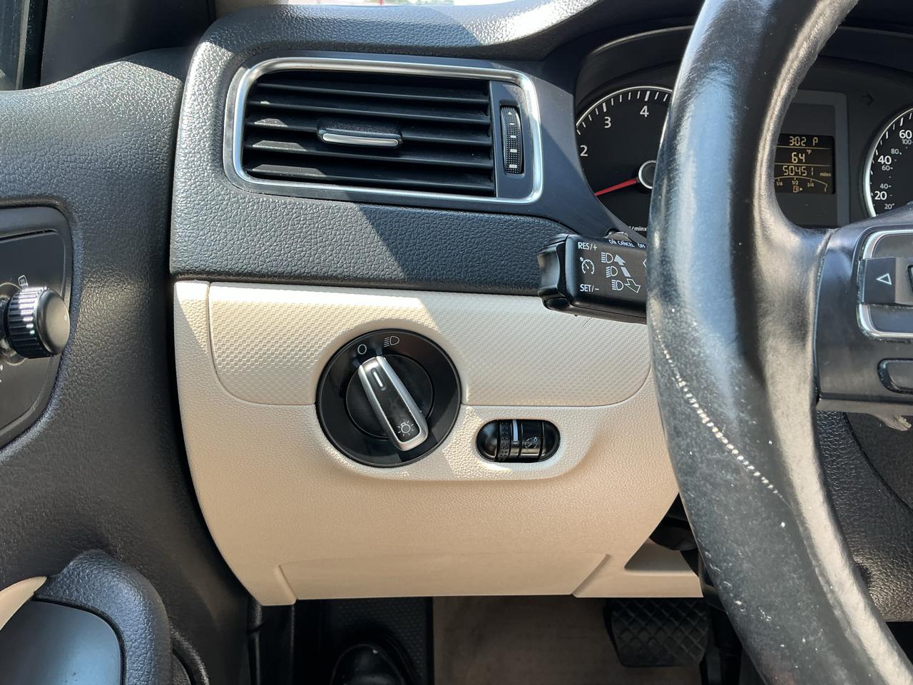 Volkswagen Jetta SE 2012