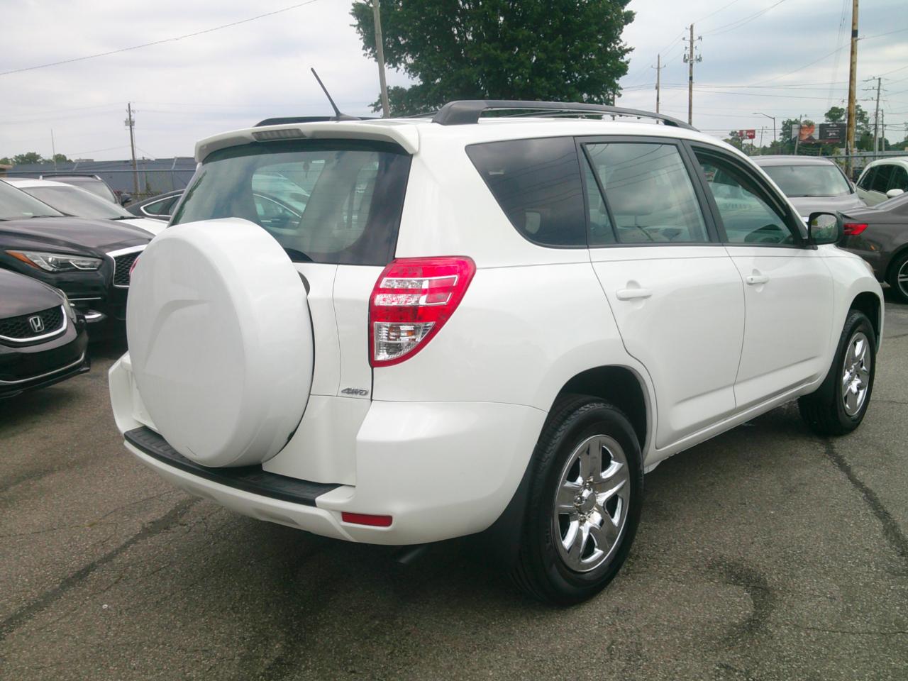 Toyota RAV4 Base I4 4WD 2009