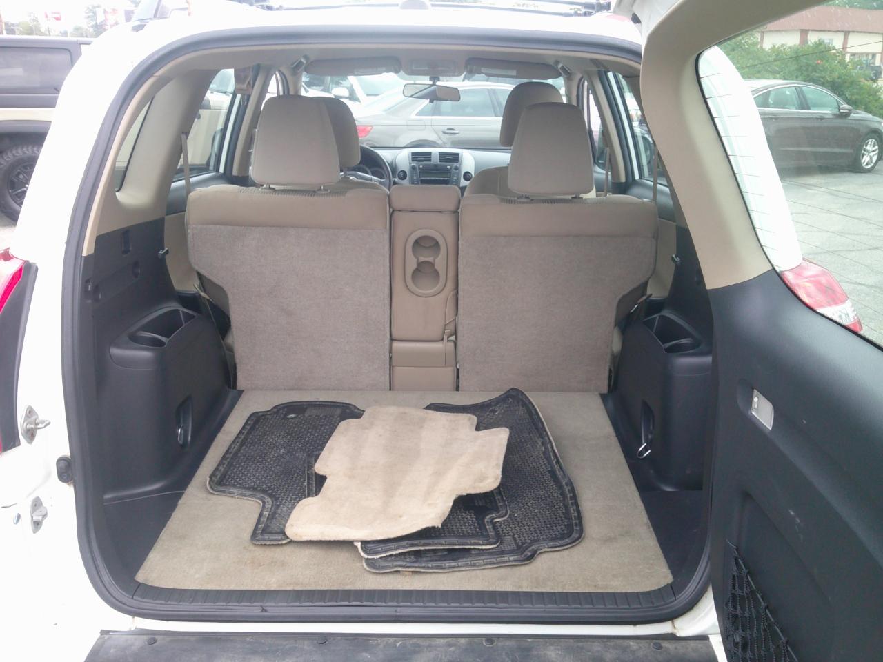 Toyota RAV4 Base I4 4WD 2009