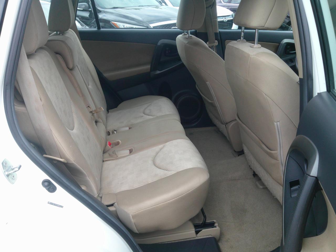 Toyota RAV4 Base I4 4WD 2009