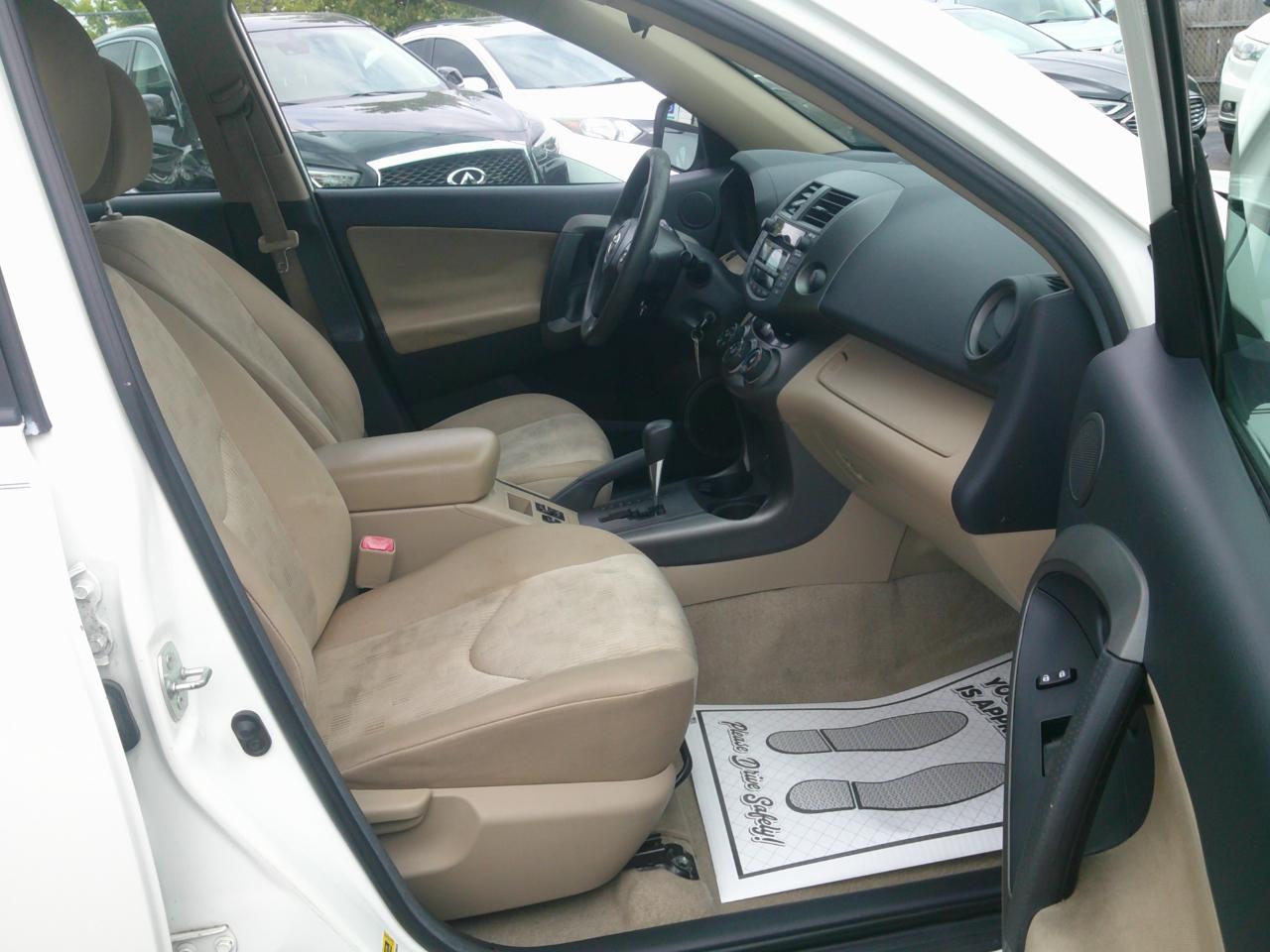 Toyota RAV4 Base I4 4WD 2009