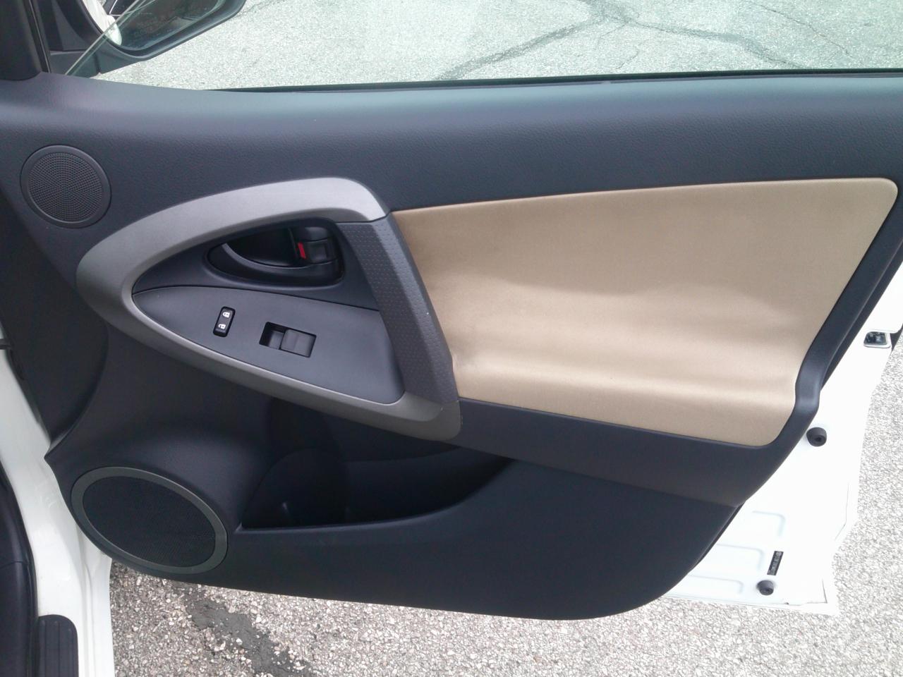 Toyota RAV4 Base I4 4WD 2009