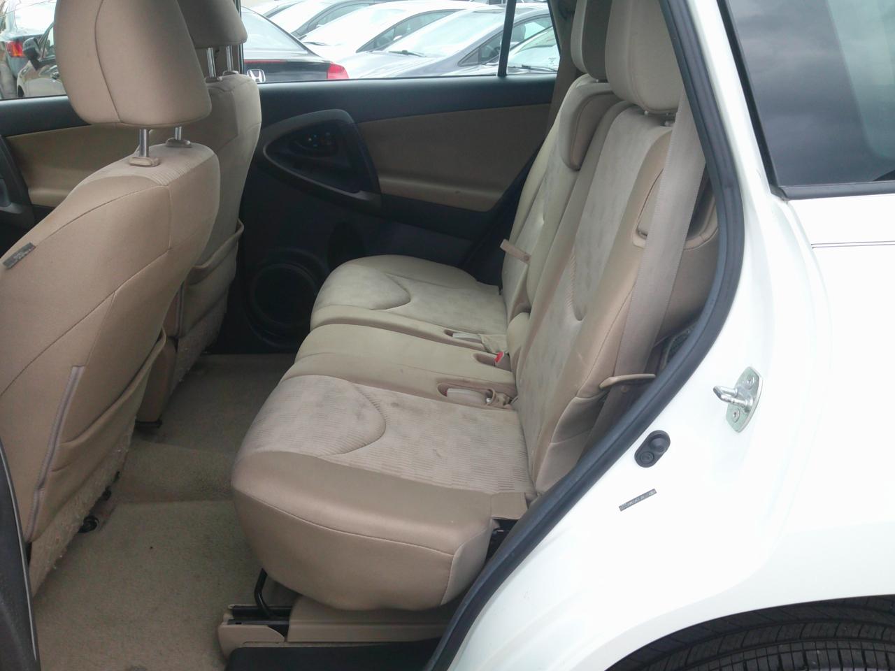 Toyota RAV4 Base I4 4WD 2009
