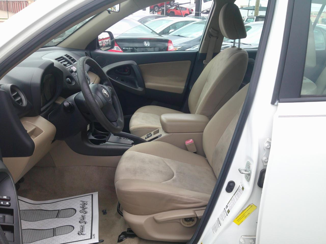 Toyota RAV4 Base I4 4WD 2009