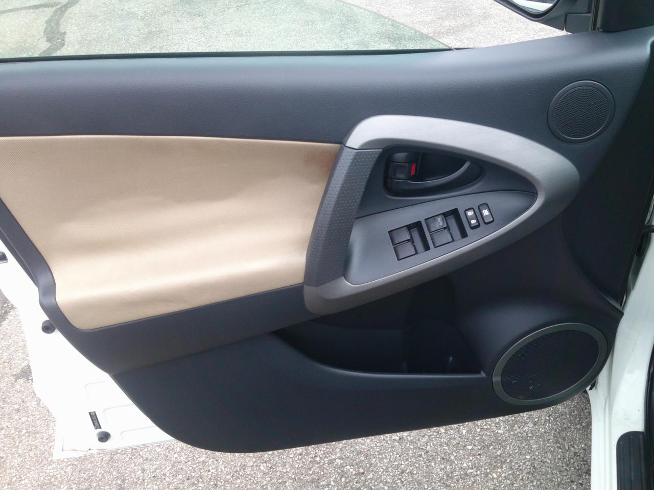 Toyota RAV4 Base I4 4WD 2009