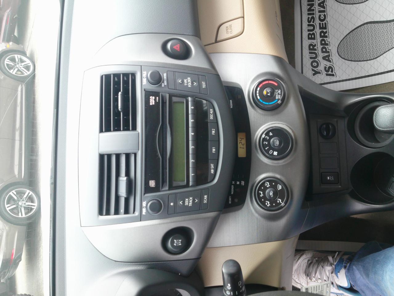 Toyota RAV4 Base I4 4WD 2009