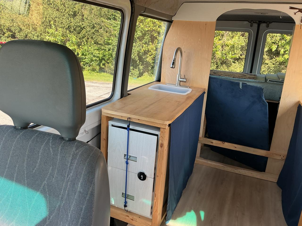 Dodge Sprinter Wagon 2500 High Ceiling 140-in. WB 2003