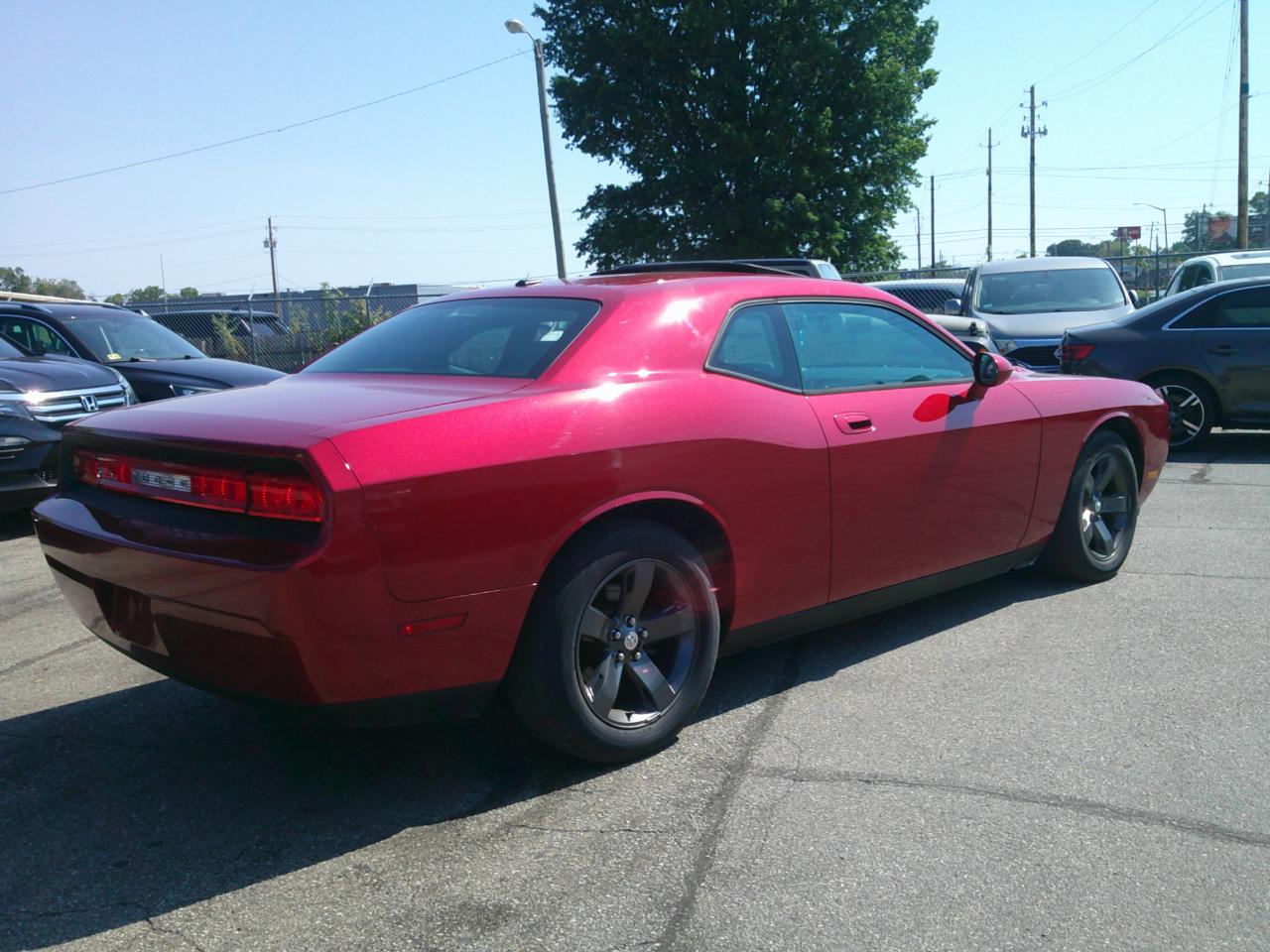 Dodge Challenger SE 2010