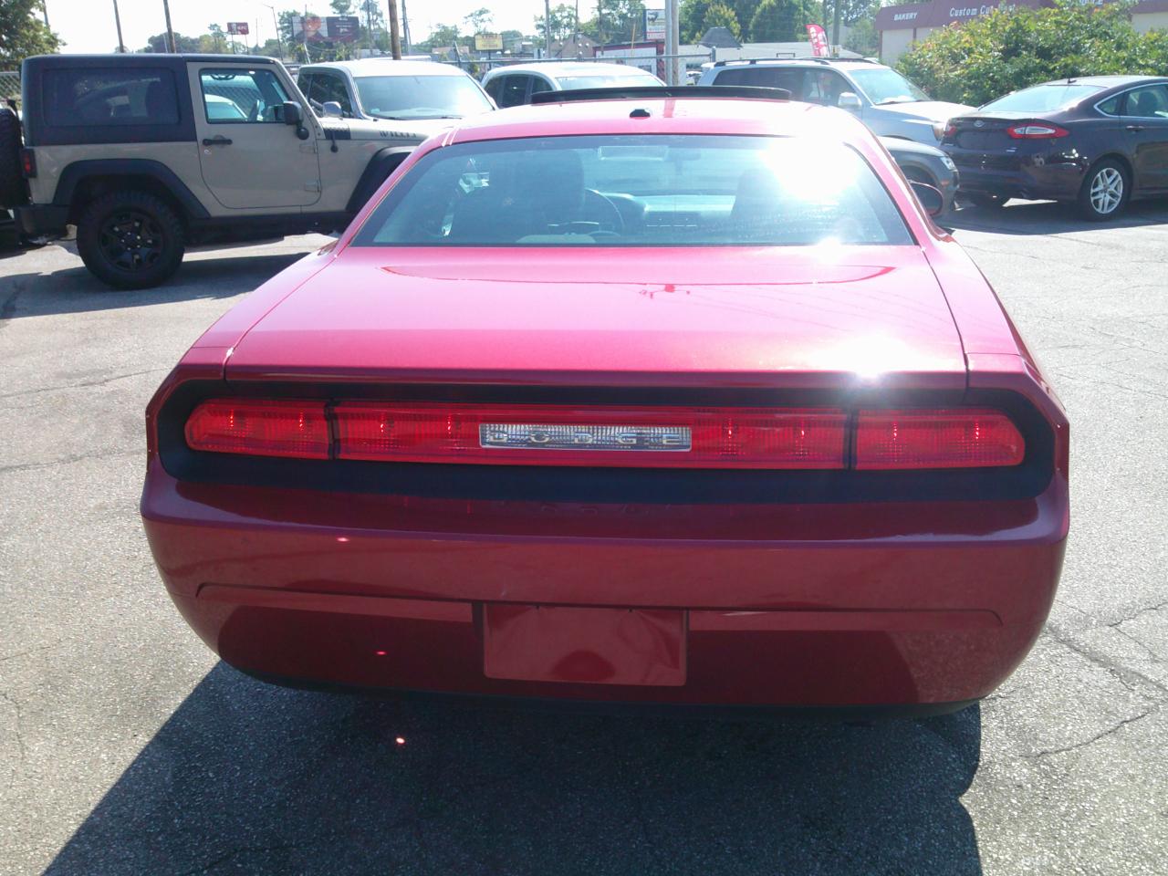 Dodge Challenger SE 2010